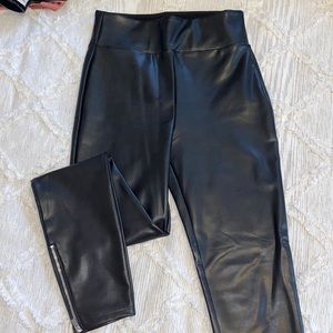 Size S/black/vegan leather leggings (never worn)